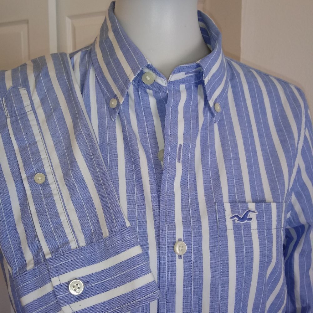 Hollister Men's Blue and White Striped Button-Down Shirt